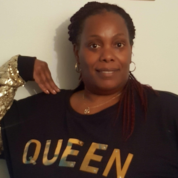 Meet your Posher, Janet - Picture 2 of 2